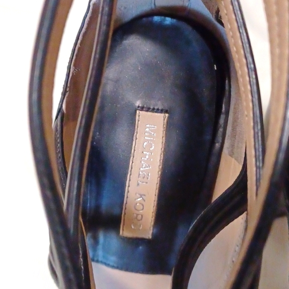 Michael Kors, Vero Cuoio, 4.5" heel ankle wrap, strappy heels. - Picture 5 of 6